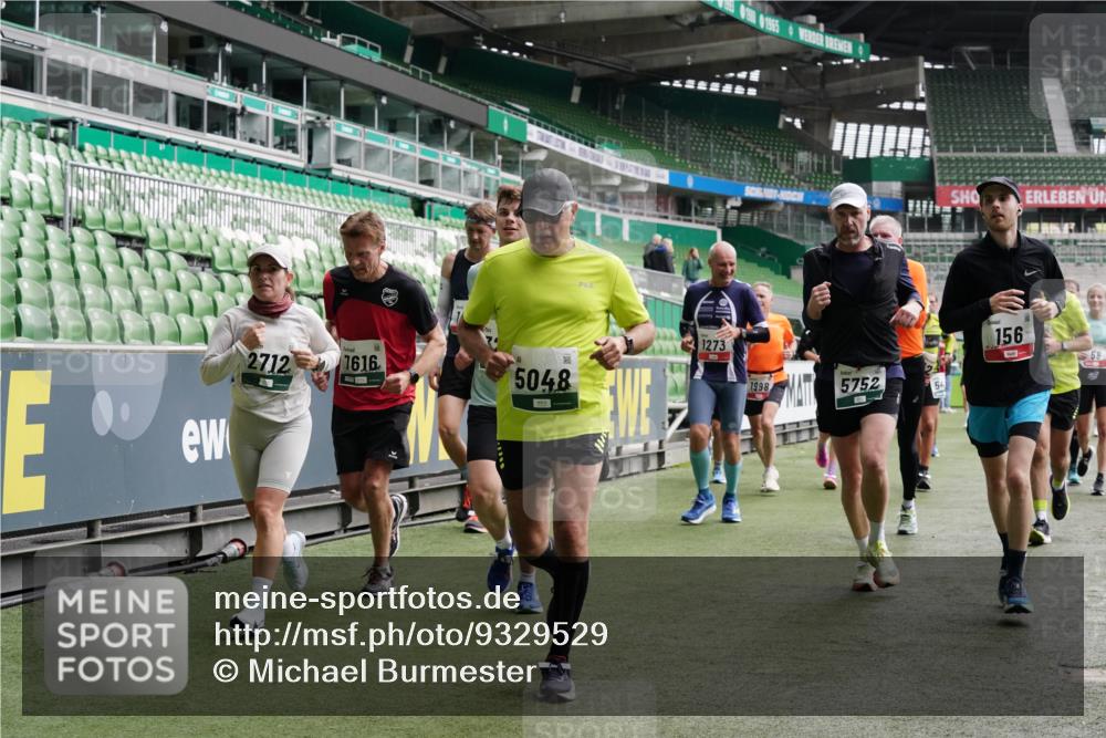 05.10.2025 - 20. swb-Marathon Bremen Michael Burmester http://msf.ph/oto/9329529 05.10.2025 13:01:08 Laufen im Stadion 52, 58, 72, 156, 335, 440, 488, 575, 1017, 1082, 1116, 1182, 1238, 1273, 1423, 1471, 1893, 1968, 1973, 1998, 2007, 2196, 2235, 2330, 2369, 2433, 2446, 2504, 2661, 2668, 2706, 2712, 2806, 2822, 2995, 3209, 3293, 3360, 3387, 3604, 3605, 3877, 3979, 4128, 4216, 4263, 4329, 4502, 4788, 5011, 5048, 5080, 5121, 5150, 5183, 5272, 5329, 5414, 5610, 5663, 5727, 5752, 5836, 5841, 5985, 6027, 6057, 6082, 6440, 6523, 6704, 47, 271, 283, 491, 498, 694, 1116, 1606, 1806, 2518, 2745, 2915 meine-sportfotos.de