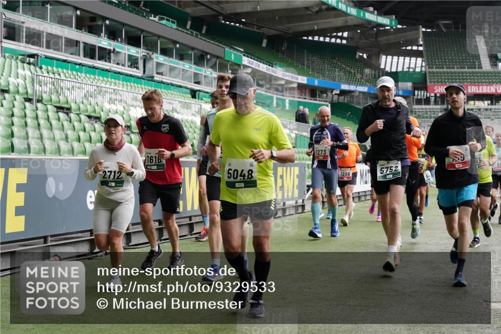 05.10.2025 - 20. swb-Marathon Bremen Michael Burmester http://msf.ph/oto/9329533 05.10.2025 13:01:08 Laufen im Stadion 52, 58, 72, 156, 335, 440, 488, 575, 1017, 1082, 1116, 1182, 1238, 1273, 1423, 1471, 1893, 1968, 1973, 1998, 2007, 2196, 2235, 2330, 2369, 2433, 2446, 2504, 2661, 2668, 2706, 2712, 2806, 2822, 2995, 3209, 3293, 3360, 3387, 3604, 3605, 3877, 3979, 4128, 4216, 4263, 4329, 4502, 4788, 5011, 5048, 5080, 5121, 5150, 5183, 5272, 5329, 5414, 5610, 5663, 5727, 5752, 5836, 5841, 5985, 6027, 6057, 6082, 6440, 6523, 6704, 47, 271, 283, 491, 498, 694, 1116, 1606, 1806, 2518, 2745, 2915 meine-sportfotos.de