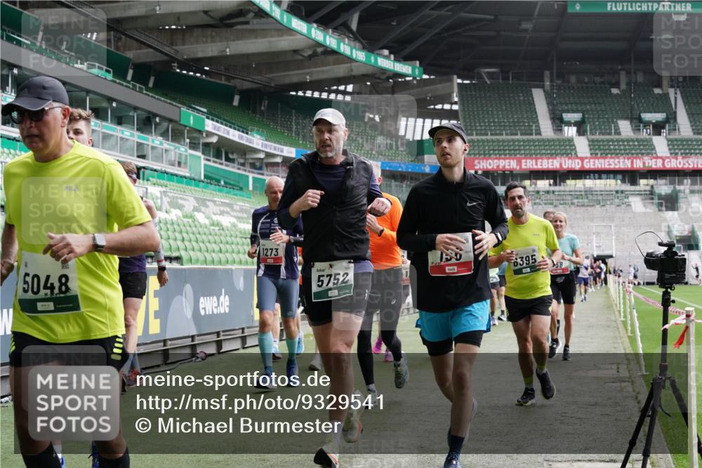05.10.2025 - 20. swb-Marathon Bremen Michael Burmester http://msf.ph/oto/9329541 05.10.2025 13:01:09 Laufen im Stadion 52, 58, 72, 156, 335, 440, 488, 575, 1017, 1082, 1182, 1238, 1273, 1423, 1893, 1968, 1973, 1998, 2196, 2235, 2330, 2369, 2433, 2446, 2504, 2661, 2668, 2706, 2712, 2806, 2822, 2995, 3209, 3293, 3360, 3387, 3604, 3877, 3979, 4128, 4216, 4263, 4329, 4502, 4618, 4788, 5011, 5048, 5080, 5121, 5150, 5183, 5272, 5329, 5414, 5610, 5663, 5727, 5752, 5836, 5841, 5985, 6027, 6057, 6082, 6440, 6523, 47, 271, 283, 491, 498, 575, 694, 1116, 1606, 1806, 2518, 2745, 2915 meine-sportfotos.de