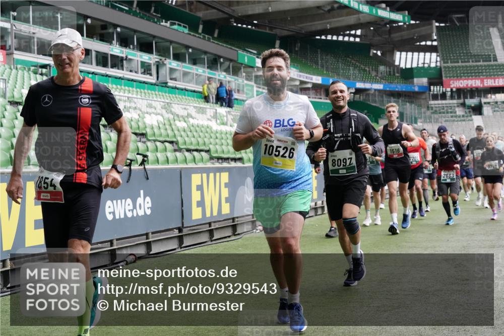 05.10.2025 - 20. swb-Marathon Bremen Michael Burmester http://msf.ph/oto/9329543 05.10.2025 12:59:14 Laufen im Stadion 27, 99, 219, 226, 586, 667, 807, 1043, 1229, 1503, 1516, 1598, 1619, 1711, 1843, 1854, 2496, 2663, 2797, 2922, 2941, 2945, 3086, 3087, 3141, 3252, 3615, 3747, 3791, 3888, 4095, 4113, 4380, 4395, 4486, 4522, 4783, 4827, 4909, 4967, 5123, 5510, 5530, 5584, 5722, 5808, 5878, 5891, 6007, 6030, 6113, 6374, 6561, 6624, 6672, 6882, 7169, 7185, 7201, 7262, 7311, 7312, 7398, 7421, 7467, 7511, 7550, 7906, 7929, 8097, 8214, 8247, 8355, 8372, 8485, 8539, 8981, 9024, 9072, 10526, 90, 726 meine-sportfotos.de