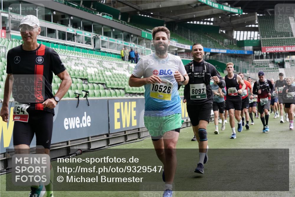 05.10.2025 - 20. swb-Marathon Bremen Michael Burmester http://msf.ph/oto/9329547 05.10.2025 12:59:14 Laufen im Stadion 27, 99, 219, 226, 586, 667, 807, 1043, 1229, 1503, 1516, 1598, 1619, 1711, 1843, 1854, 2496, 2663, 2797, 2922, 2941, 2945, 3086, 3087, 3141, 3252, 3615, 3747, 3791, 3888, 4095, 4113, 4380, 4395, 4486, 4522, 4783, 4827, 4909, 4967, 5123, 5510, 5530, 5584, 5722, 5808, 5878, 5891, 6007, 6030, 6113, 6374, 6561, 6624, 6672, 6882, 7169, 7185, 7201, 7262, 7311, 7312, 7398, 7421, 7467, 7511, 7550, 7906, 7929, 8097, 8214, 8247, 8355, 8372, 8485, 8539, 8981, 9024, 9072, 10526, 90, 726 meine-sportfotos.de