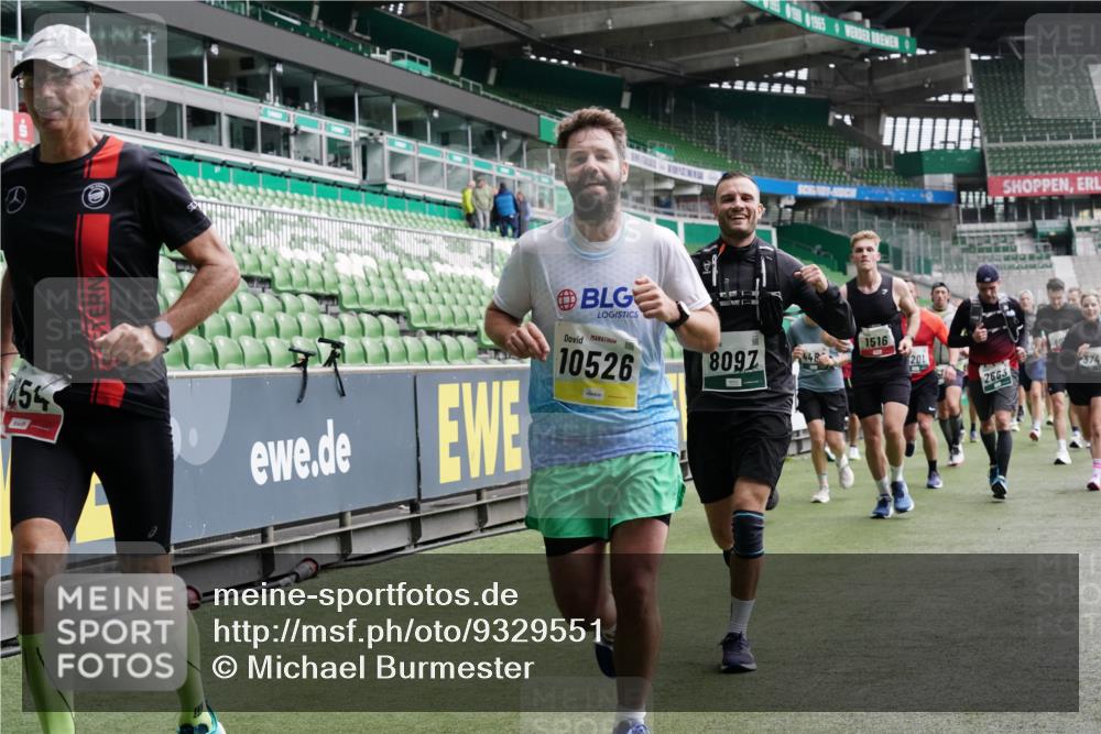 05.10.2025 - 20. swb-Marathon Bremen Michael Burmester http://msf.ph/oto/9329551 05.10.2025 12:59:14 Laufen im Stadion 27, 99, 219, 226, 586, 667, 807, 1043, 1229, 1503, 1516, 1598, 1619, 1711, 1843, 1854, 2496, 2663, 2797, 2922, 2941, 2945, 3086, 3087, 3141, 3252, 3615, 3747, 3791, 3888, 4095, 4113, 4380, 4395, 4486, 4522, 4783, 4827, 4909, 4967, 5123, 5510, 5530, 5584, 5722, 5808, 5878, 5891, 6007, 6030, 6113, 6374, 6561, 6624, 6672, 6882, 7169, 7185, 7201, 7262, 7311, 7312, 7398, 7421, 7467, 7511, 7550, 7906, 7929, 8097, 8214, 8247, 8355, 8372, 8485, 8539, 8981, 9024, 9072, 10526, 90, 726 meine-sportfotos.de