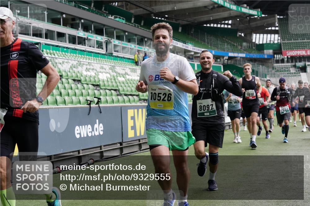 05.10.2025 - 20. swb-Marathon Bremen Michael Burmester http://msf.ph/oto/9329555 05.10.2025 12:59:14 Laufen im Stadion 27, 99, 219, 226, 586, 667, 807, 1043, 1229, 1503, 1516, 1598, 1619, 1711, 1843, 1854, 2496, 2663, 2797, 2922, 2941, 2945, 3086, 3087, 3141, 3252, 3615, 3747, 3791, 3888, 4095, 4113, 4380, 4395, 4486, 4522, 4783, 4827, 4909, 4967, 5123, 5510, 5530, 5584, 5722, 5808, 5878, 5891, 6007, 6030, 6113, 6374, 6561, 6624, 6672, 6882, 7169, 7185, 7201, 7262, 7311, 7312, 7398, 7421, 7467, 7511, 7550, 7906, 7929, 8097, 8214, 8247, 8355, 8372, 8485, 8539, 8981, 9024, 9072, 10526, 90, 726 meine-sportfotos.de