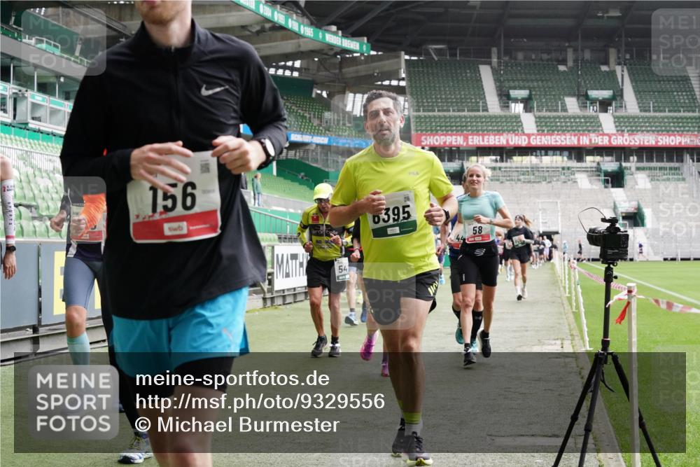 05.10.2025 - 20. swb-Marathon Bremen Michael Burmester http://msf.ph/oto/9329556 05.10.2025 13:01:10 Laufen im Stadion 52, 58, 72, 156, 335, 440, 488, 1017, 1082, 1182, 1238, 1273, 1423, 1893, 1968, 1973, 1998, 2196, 2235, 2330, 2369, 2433, 2446, 2661, 2668, 2706, 2712, 2806, 2822, 2995, 3209, 3360, 3387, 3604, 3663, 3877, 3979, 4128, 4216, 4263, 4329, 4502, 4618, 4788, 5011, 5048, 5080, 5121, 5150, 5183, 5272, 5329, 5414, 5610, 5663, 5727, 5752, 5836, 5841, 5985, 6027, 6057, 6082, 6440, 6523, 47, 271, 283, 491, 498, 575, 694, 1116, 1606, 1806, 2518, 2745, 2915 meine-sportfotos.de