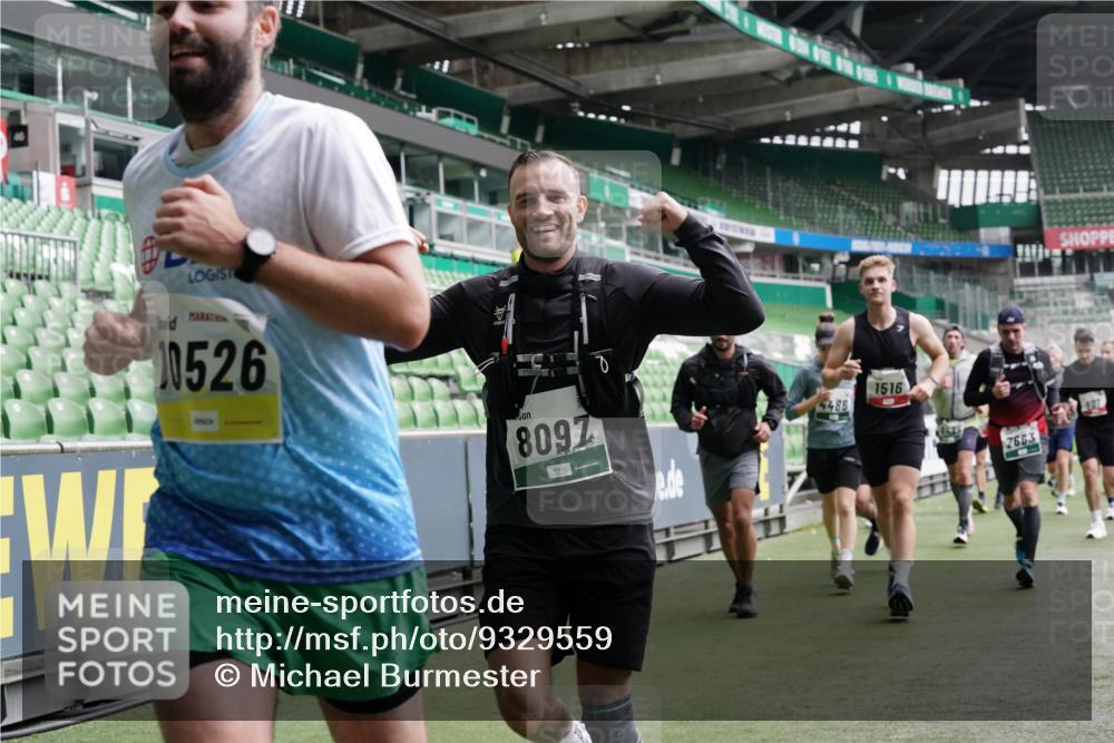 05.10.2025 - 20. swb-Marathon Bremen Michael Burmester http://msf.ph/oto/9329559 05.10.2025 12:59:15 Laufen im Stadion 27, 99, 219, 226, 586, 667, 807, 1043, 1229, 1516, 1598, 1619, 1711, 1843, 1854, 2496, 2663, 2797, 2941, 2945, 3086, 3087, 3141, 3252, 3615, 3747, 3791, 3888, 4095, 4113, 4380, 4395, 4486, 4522, 4783, 4827, 4909, 4967, 5123, 5510, 5530, 5584, 5722, 5808, 5878, 5891, 6007, 6030, 6113, 6374, 6561, 6624, 6672, 6882, 7169, 7185, 7201, 7262, 7311, 7312, 7398, 7421, 7467, 7511, 7550, 7906, 7929, 8097, 8214, 8247, 8355, 8372, 8485, 8539, 8981, 9024, 9072, 10526, 90, 726 meine-sportfotos.de