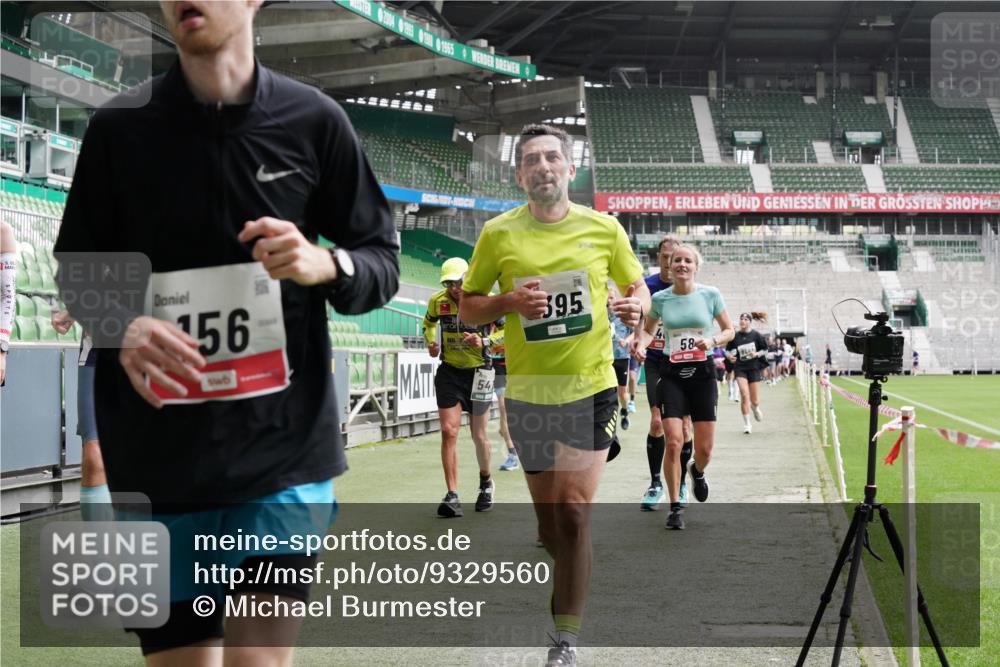 05.10.2025 - 20. swb-Marathon Bremen Michael Burmester http://msf.ph/oto/9329560 05.10.2025 13:01:10 Laufen im Stadion 52, 58, 72, 156, 335, 440, 488, 1017, 1082, 1182, 1238, 1273, 1423, 1893, 1968, 1973, 1998, 2196, 2235, 2330, 2369, 2433, 2446, 2661, 2668, 2706, 2712, 2806, 2822, 2995, 3209, 3360, 3387, 3604, 3663, 3877, 3979, 4128, 4216, 4263, 4329, 4502, 4618, 4788, 5011, 5048, 5080, 5121, 5150, 5183, 5272, 5329, 5414, 5610, 5663, 5727, 5752, 5836, 5841, 5985, 6027, 6057, 6082, 6440, 6523, 47, 271, 283, 491, 498, 575, 694, 1116, 1606, 1806, 2518, 2745, 2915 meine-sportfotos.de