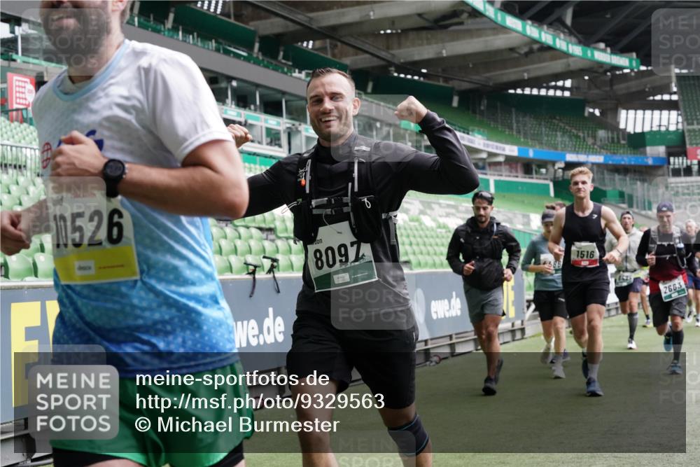 05.10.2025 - 20. swb-Marathon Bremen Michael Burmester http://msf.ph/oto/9329563 05.10.2025 12:59:15 Laufen im Stadion 27, 99, 219, 226, 586, 667, 807, 1043, 1229, 1516, 1598, 1619, 1711, 1843, 1854, 2496, 2663, 2797, 2941, 2945, 3086, 3087, 3141, 3252, 3615, 3747, 3791, 3888, 4095, 4113, 4380, 4395, 4486, 4522, 4783, 4827, 4909, 4967, 5123, 5510, 5530, 5584, 5722, 5808, 5878, 5891, 6007, 6030, 6113, 6374, 6561, 6624, 6672, 6882, 7169, 7185, 7201, 7262, 7311, 7312, 7398, 7421, 7467, 7511, 7550, 7906, 7929, 8097, 8214, 8247, 8355, 8372, 8485, 8539, 8981, 9024, 9072, 10526, 90, 726 meine-sportfotos.de