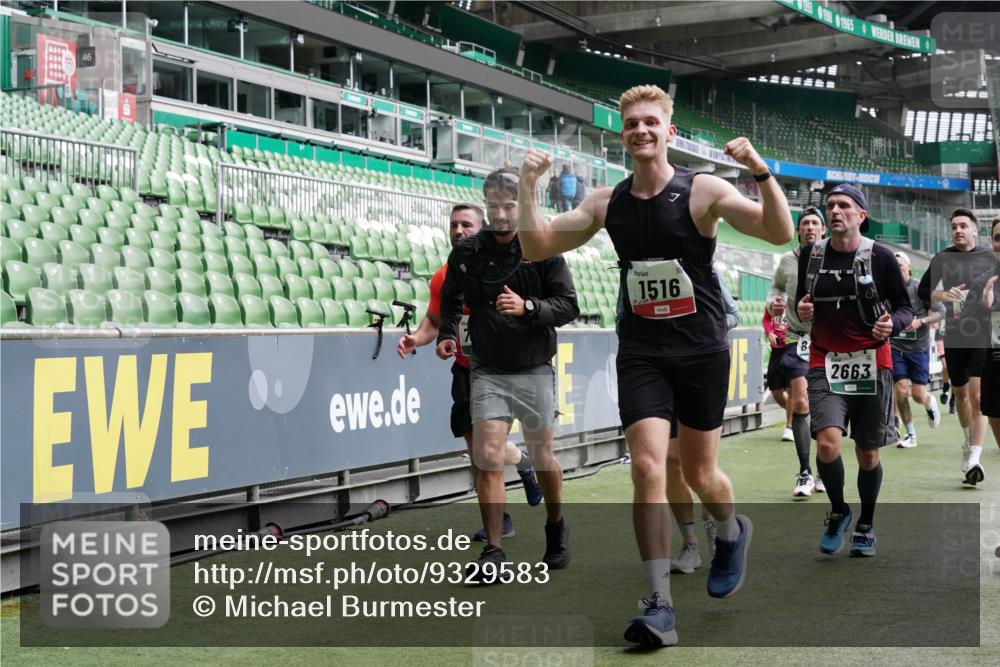 05.10.2025 - 20. swb-Marathon Bremen Michael Burmester http://msf.ph/oto/9329583 05.10.2025 12:59:16 Laufen im Stadion 27, 99, 219, 226, 586, 667, 807, 1043, 1229, 1516, 1598, 1619, 1711, 1843, 1854, 2496, 2663, 2797, 2941, 2945, 3086, 3087, 3141, 3252, 3615, 3747, 3791, 3888, 4095, 4113, 4380, 4395, 4486, 4522, 4783, 4827, 4909, 4967, 5123, 5510, 5530, 5584, 5722, 5808, 5878, 5891, 6007, 6030, 6113, 6374, 6561, 6624, 6672, 6882, 7169, 7185, 7201, 7262, 7311, 7312, 7398, 7421, 7467, 7511, 7550, 7906, 7929, 8097, 8214, 8247, 8355, 8372, 8485, 8539, 8981, 9024, 9072, 10526, 726 meine-sportfotos.de