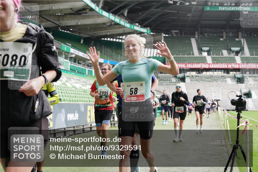 05.10.2025 - 20. swb-Marathon Bremen Michael Burmester http://msf.ph/oto/9329591 05.10.2025 13:01:13 Laufen im Stadion 52, 58, 72, 152, 156, 335, 440, 488, 546, 979, 1082, 1182, 1238, 1273, 1423, 1893, 1968, 1973, 1998, 2096, 2102, 2196, 2235, 2330, 2369, 2433, 2446, 2565, 2661, 2668, 2706, 2712, 2806, 2822, 2918, 2995, 3209, 3360, 3387, 3604, 3662, 3663, 3877, 3979, 4128, 4216, 4263, 4329, 4502, 4618, 4788, 5011, 5048, 5080, 5121, 5150, 5183, 5272, 5329, 5414, 5663, 5727, 5752, 5836, 5841, 5985, 6027, 6057, 6082, 6440, 6523, 47, 283, 491, 498, 575, 694, 1017, 1116, 1606, 2518, 2745, 2915 meine-sportfotos.de
