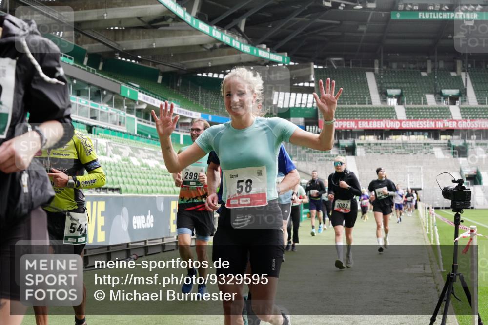 05.10.2025 - 20. swb-Marathon Bremen Michael Burmester http://msf.ph/oto/9329595 05.10.2025 13:01:13 Laufen im Stadion 52, 58, 72, 152, 156, 335, 440, 488, 546, 979, 1082, 1182, 1238, 1273, 1423, 1893, 1968, 1973, 1998, 2096, 2102, 2196, 2235, 2330, 2369, 2433, 2446, 2565, 2661, 2668, 2706, 2712, 2806, 2822, 2918, 2995, 3209, 3360, 3387, 3604, 3662, 3663, 3877, 3979, 4128, 4216, 4263, 4329, 4502, 4618, 4788, 5011, 5048, 5080, 5121, 5150, 5183, 5272, 5329, 5414, 5663, 5727, 5752, 5836, 5841, 5985, 6027, 6057, 6082, 6440, 6523, 47, 283, 491, 498, 575, 694, 1017, 1116, 1606, 2518, 2745, 2915 meine-sportfotos.de