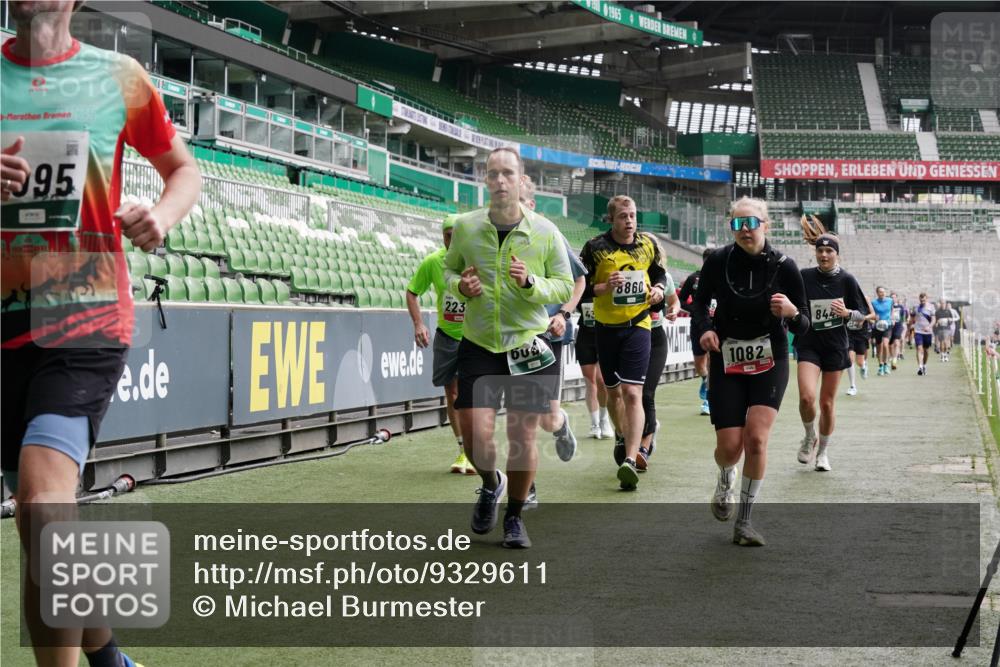 05.10.2025 - 20. swb-Marathon Bremen Michael Burmester http://msf.ph/oto/9329611 05.10.2025 13:01:15 Laufen im Stadion 52, 58, 72, 152, 156, 335, 440, 488, 546, 672, 979, 1082, 1182, 1238, 1273, 1423, 1893, 1968, 1973, 1996, 1998, 2096, 2102, 2196, 2235, 2330, 2369, 2433, 2446, 2565, 2661, 2668, 2706, 2712, 2806, 2822, 2918, 2995, 3209, 3360, 3387, 3604, 3662, 3663, 3877, 3979, 4128, 4216, 4263, 4329, 4618, 4788, 5011, 5048, 5080, 5121, 5150, 5183, 5272, 5329, 5414, 5663, 5727, 5752, 5836, 5841, 5985, 6057, 6082, 6440, 6523, 47, 283, 498, 575, 694, 1017, 1116, 2518, 2745, 2915 meine-sportfotos.de