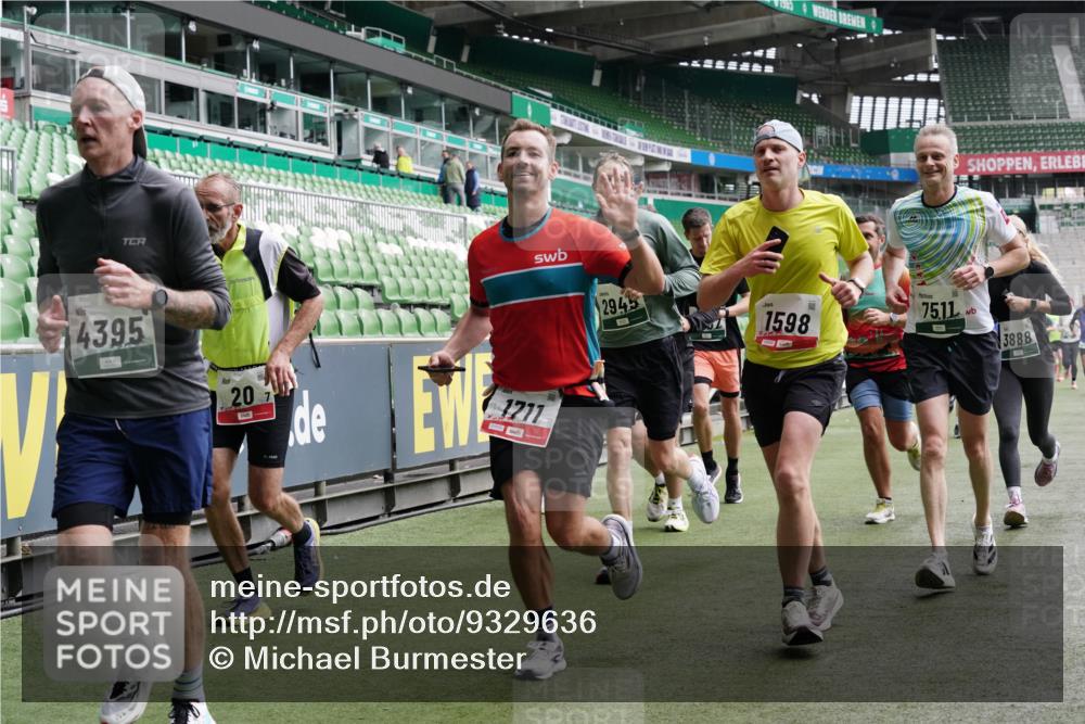 05.10.2025 - 20. swb-Marathon Bremen Michael Burmester http://msf.ph/oto/9329636 05.10.2025 12:59:20 Laufen im Stadion 27, 99, 219, 226, 586, 667, 807, 1043, 1229, 1516, 1598, 1711, 1843, 1854, 2496, 2663, 2797, 2941, 2945, 3086, 3087, 3141, 3615, 3747, 3791, 3888, 4095, 4113, 4380, 4395, 4486, 4522, 4536, 4783, 4827, 4909, 4967, 5123, 5493, 5510, 5530, 5584, 5722, 5808, 5878, 5891, 6007, 6030, 6374, 6561, 6624, 6882, 7169, 7185, 7201, 7262, 7311, 7312, 7398, 7421, 7467, 7511, 7550, 7906, 7929, 8097, 8214, 8247, 8355, 8372, 8485, 8539, 8981, 9024, 9072, 10526, 726 meine-sportfotos.de