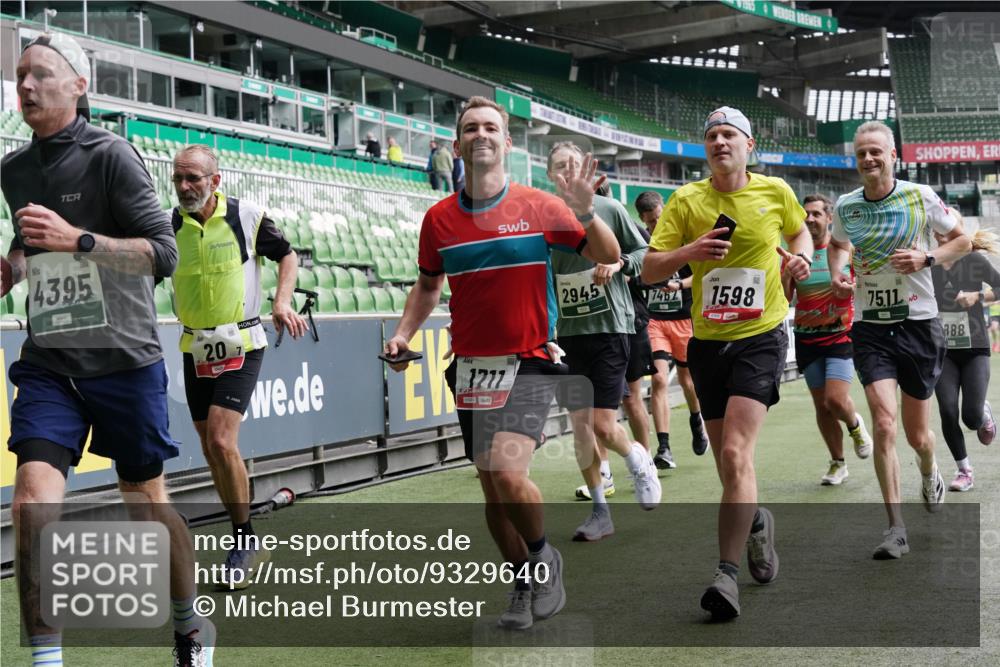 05.10.2025 - 20. swb-Marathon Bremen Michael Burmester http://msf.ph/oto/9329640 05.10.2025 12:59:20 Laufen im Stadion 27, 99, 219, 226, 586, 667, 807, 1043, 1229, 1516, 1598, 1711, 1843, 1854, 2496, 2663, 2797, 2941, 2945, 3086, 3087, 3141, 3615, 3747, 3791, 3888, 4095, 4113, 4380, 4395, 4486, 4522, 4536, 4783, 4827, 4909, 4967, 5123, 5493, 5510, 5530, 5584, 5722, 5808, 5878, 5891, 6007, 6030, 6374, 6561, 6624, 6882, 7169, 7185, 7201, 7262, 7311, 7312, 7398, 7421, 7467, 7511, 7550, 7906, 7929, 8097, 8214, 8247, 8355, 8372, 8485, 8539, 8981, 9024, 9072, 10526, 726 meine-sportfotos.de