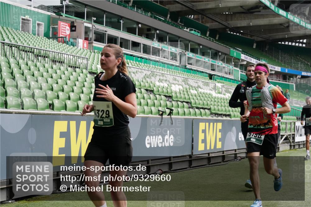 05.10.2025 - 20. swb-Marathon Bremen Michael Burmester http://msf.ph/oto/9329660 05.10.2025 13:01:19 Laufen im Stadion 58, 72, 152, 156, 335, 440, 488, 546, 672, 979, 1082, 1238, 1273, 1423, 1732, 1893, 1968, 1973, 1996, 1998, 2096, 2102, 2196, 2235, 2330, 2369, 2433, 2446, 2565, 2661, 2668, 2706, 2712, 2806, 2918, 2991, 2995, 3209, 3360, 3387, 3604, 3662, 3663, 3877, 3979, 4086, 4128, 4216, 4263, 4329, 4618, 4788, 4947, 4980, 5011, 5048, 5080, 5121, 5150, 5183, 5309, 5329, 5414, 5557, 5727, 5752, 5836, 5841, 5985, 6082, 6440, 6523, 52, 283, 498, 575, 694, 1017, 1116, 2745 meine-sportfotos.de