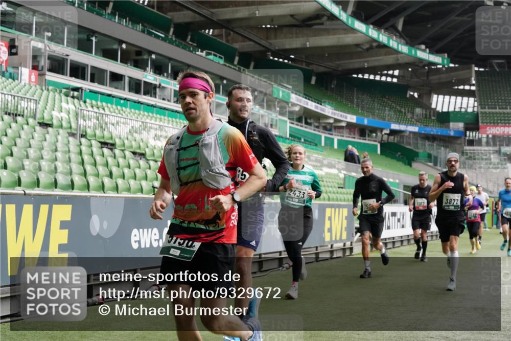 05.10.2025 - 20. swb-Marathon Bremen Michael Burmester http://msf.ph/oto/9329672 05.10.2025 13:01:20 Laufen im Stadion 58, 72, 152, 156, 335, 440, 488, 546, 672, 979, 1082, 1238, 1273, 1423, 1732, 1893, 1933, 1968, 1973, 1996, 1998, 2096, 2102, 2196, 2235, 2330, 2369, 2433, 2446, 2565, 2661, 2668, 2706, 2712, 2806, 2918, 2991, 2995, 3209, 3360, 3387, 3604, 3662, 3663, 3877, 3979, 4086, 4128, 4216, 4263, 4329, 4618, 4788, 4947, 4980, 5011, 5048, 5080, 5121, 5150, 5183, 5309, 5329, 5414, 5557, 5727, 5752, 5836, 5841, 5985, 6082, 52, 498, 575, 694, 1017, 1116, 2745 meine-sportfotos.de