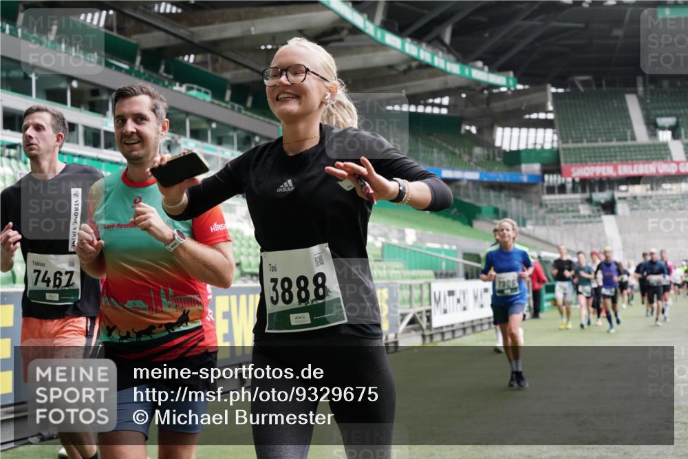 05.10.2025 - 20. swb-Marathon Bremen Michael Burmester http://msf.ph/oto/9329675 05.10.2025 12:59:23 Laufen im Stadion 27, 99, 219, 226, 586, 667, 807, 1043, 1229, 1516, 1598, 1711, 1843, 1854, 2496, 2663, 2797, 2941, 2945, 3086, 3087, 3141, 3747, 3791, 3888, 4095, 4113, 4380, 4395, 4486, 4536, 4827, 4909, 4967, 5123, 5493, 5510, 5530, 5584, 5722, 5808, 5891, 6007, 6030, 6374, 6561, 6624, 6882, 7169, 7185, 7201, 7262, 7311, 7312, 7398, 7421, 7467, 7511, 7550, 7906, 7929, 8097, 8214, 8247, 8355, 8372, 8485, 8539, 8981, 9024, 9072, 10526, 726 meine-sportfotos.de