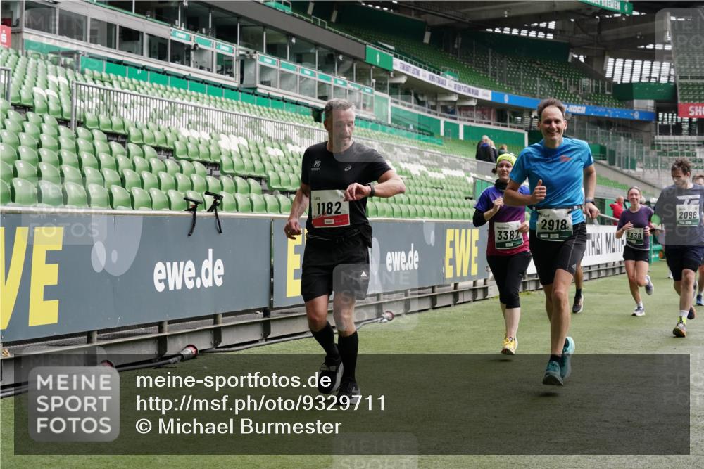 05.10.2025 - 20. swb-Marathon Bremen Michael Burmester http://msf.ph/oto/9329711 05.10.2025 13:01:24 Laufen im Stadion 58, 72, 152, 156, 335, 440, 488, 493, 546, 672, 979, 1082, 1238, 1273, 1361, 1423, 1732, 1759, 1893, 1933, 1968, 1973, 1996, 1998, 2096, 2102, 2196, 2235, 2330, 2369, 2433, 2446, 2565, 2661, 2668, 2706, 2712, 2806, 2918, 2991, 2995, 3208, 3209, 3360, 3387, 3604, 3662, 3663, 3673, 3877, 3979, 4086, 4128, 4216, 4263, 4329, 4618, 4788, 4882, 4947, 4980, 5011, 5048, 5080, 5121, 5150, 5183, 5309, 5329, 5414, 5557, 5580, 5727, 5731, 5752, 5985, 6082, 52, 498, 575, 1017, 1116 meine-sportfotos.de