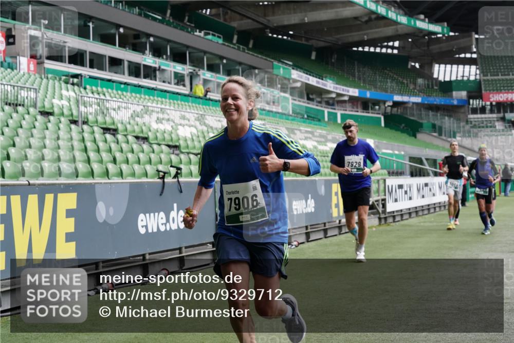 05.10.2025 - 20. swb-Marathon Bremen Michael Burmester http://msf.ph/oto/9329712 05.10.2025 12:59:26 Laufen im Stadion 27, 99, 219, 226, 586, 667, 807, 1043, 1229, 1516, 1598, 1711, 1843, 1854, 2496, 2663, 2782, 2797, 2866, 2941, 2945, 3086, 3087, 3141, 3592, 3747, 3791, 3888, 4095, 4113, 4380, 4395, 4486, 4536, 4827, 4909, 4967, 5123, 5493, 5510, 5530, 5584, 5722, 5808, 5891, 6007, 6030, 6374, 6439, 6561, 6624, 6882, 7169, 7185, 7201, 7262, 7311, 7312, 7398, 7421, 7467, 7511, 7550, 7906, 7929, 8097, 8214, 8247, 8355, 8372, 8485, 8539, 8981, 9024, 9072, 10526, 726 meine-sportfotos.de