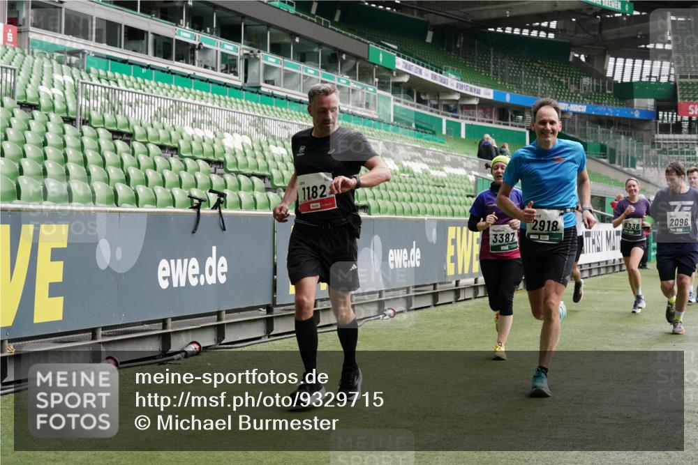 05.10.2025 - 20. swb-Marathon Bremen Michael Burmester http://msf.ph/oto/9329715 05.10.2025 13:01:24 Laufen im Stadion 58, 72, 152, 156, 335, 440, 488, 493, 546, 672, 979, 1082, 1238, 1273, 1361, 1423, 1732, 1759, 1893, 1933, 1968, 1973, 1996, 1998, 2096, 2102, 2196, 2235, 2330, 2369, 2433, 2446, 2565, 2661, 2668, 2706, 2712, 2806, 2918, 2991, 2995, 3208, 3209, 3360, 3387, 3604, 3662, 3663, 3673, 3877, 3979, 4086, 4128, 4216, 4263, 4329, 4618, 4788, 4882, 4947, 4980, 5011, 5048, 5080, 5121, 5150, 5183, 5309, 5329, 5414, 5557, 5580, 5727, 5731, 5752, 5985, 6082, 52, 498, 575, 1017, 1116 meine-sportfotos.de