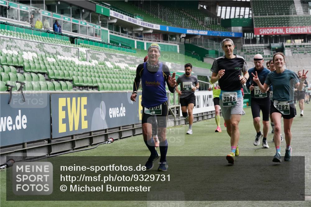 05.10.2025 - 20. swb-Marathon Bremen Michael Burmester http://msf.ph/oto/9329731 05.10.2025 12:59:29 Laufen im Stadion 27, 99, 219, 226, 586, 667, 807, 1043, 1229, 1516, 1598, 1711, 1843, 1854, 2663, 2782, 2797, 2866, 2941, 2945, 3086, 3087, 3141, 3592, 3747, 3888, 4095, 4113, 4380, 4395, 4486, 4536, 4827, 4909, 4967, 5123, 5493, 5510, 5530, 5584, 5722, 5808, 5891, 6030, 6374, 6439, 6561, 6624, 6882, 7169, 7185, 7201, 7262, 7311, 7312, 7398, 7421, 7467, 7511, 7550, 7906, 7929, 8097, 8214, 8247, 8258, 8355, 8372, 8485, 8699, 8981, 9024, 9072, 10526, 726 meine-sportfotos.de