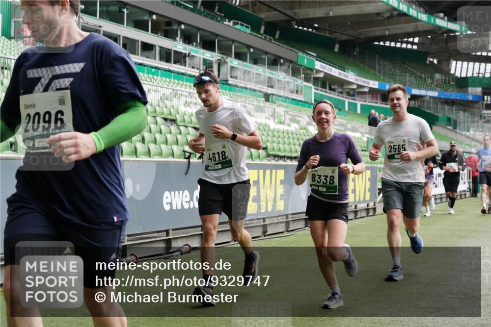 05.10.2025 - 20. swb-Marathon Bremen Michael Burmester http://msf.ph/oto/9329747 05.10.2025 13:01:28 Laufen im Stadion 58, 72, 152, 156, 335, 440, 488, 493, 546, 672, 979, 1082, 1238, 1273, 1361, 1423, 1732, 1759, 1893, 1933, 1973, 1996, 1998, 2096, 2102, 2196, 2235, 2245, 2330, 2369, 2433, 2446, 2555, 2565, 2661, 2668, 2706, 2712, 2796, 2806, 2918, 2991, 2995, 3208, 3209, 3360, 3387, 3604, 3662, 3663, 3673, 3877, 3979, 4086, 4128, 4216, 4263, 4329, 4364, 4618, 4882, 4947, 4980, 5011, 5048, 5080, 5121, 5150, 5309, 5414, 5557, 5570, 5580, 5727, 5731, 5752, 5985, 6082, 52, 575, 1017, 1116 meine-sportfotos.de
