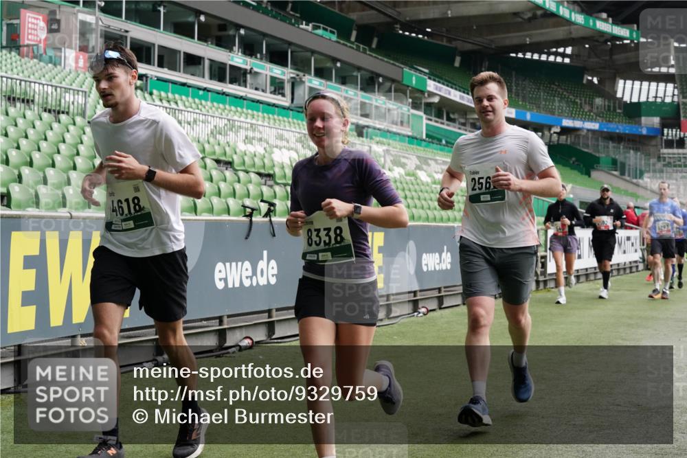 05.10.2025 - 20. swb-Marathon Bremen Michael Burmester http://msf.ph/oto/9329759 05.10.2025 13:01:28 Laufen im Stadion 58, 72, 152, 156, 335, 440, 488, 493, 546, 672, 979, 1082, 1238, 1273, 1361, 1423, 1732, 1759, 1893, 1933, 1973, 1996, 1998, 2096, 2102, 2196, 2235, 2245, 2330, 2369, 2433, 2446, 2555, 2565, 2661, 2668, 2706, 2712, 2796, 2806, 2918, 2991, 2995, 3208, 3209, 3360, 3387, 3604, 3662, 3663, 3673, 3877, 3979, 4086, 4128, 4216, 4263, 4329, 4364, 4618, 4882, 4947, 4980, 5011, 5048, 5080, 5121, 5150, 5309, 5414, 5557, 5570, 5580, 5727, 5731, 5752, 5985, 6082, 52, 575, 1017, 1116 meine-sportfotos.de
