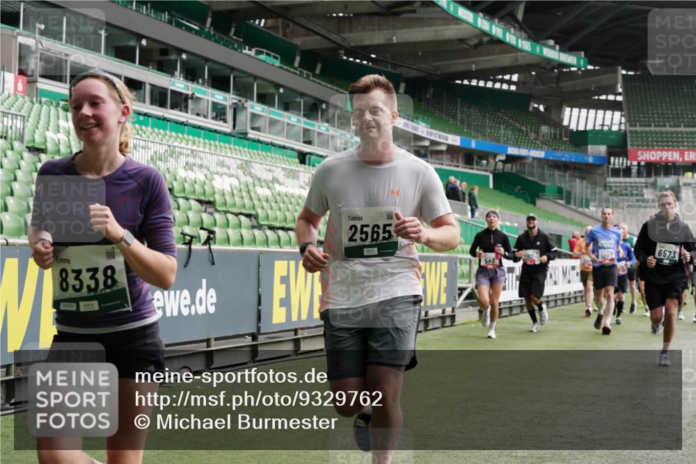 05.10.2025 - 20. swb-Marathon Bremen Michael Burmester http://msf.ph/oto/9329762 05.10.2025 13:01:29 Laufen im Stadion 58, 72, 152, 156, 335, 440, 488, 493, 546, 672, 979, 1082, 1238, 1273, 1361, 1732, 1759, 1893, 1933, 1973, 1996, 1998, 2096, 2102, 2196, 2235, 2245, 2330, 2369, 2433, 2446, 2555, 2565, 2661, 2668, 2706, 2712, 2796, 2918, 2991, 2995, 3208, 3209, 3360, 3387, 3604, 3662, 3663, 3673, 3877, 3979, 4086, 4128, 4263, 4329, 4364, 4618, 4882, 4947, 4980, 5011, 5048, 5080, 5121, 5150, 5309, 5414, 5557, 5570, 5580, 5727, 5731, 5752, 5985, 6082, 52, 575, 1017 meine-sportfotos.de