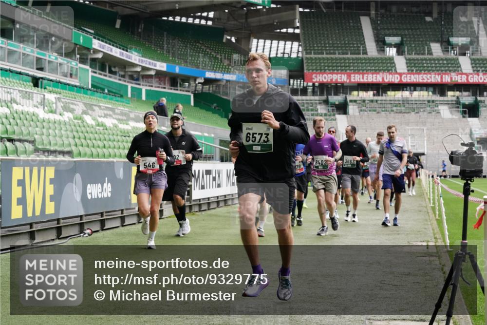 05.10.2025 - 20. swb-Marathon Bremen Michael Burmester http://msf.ph/oto/9329775 05.10.2025 13:01:30 Laufen im Stadion 58, 72, 152, 156, 335, 440, 488, 493, 546, 672, 979, 1082, 1238, 1273, 1361, 1732, 1759, 1893, 1933, 1973, 1996, 1998, 2096, 2102, 2196, 2235, 2245, 2330, 2369, 2433, 2446, 2555, 2565, 2661, 2706, 2712, 2796, 2918, 2991, 2995, 3208, 3209, 3360, 3387, 3604, 3662, 3663, 3673, 3877, 3979, 4086, 4128, 4263, 4329, 4364, 4618, 4882, 4947, 4980, 5011, 5048, 5080, 5121, 5150, 5309, 5414, 5557, 5570, 5580, 5727, 5731, 5752, 5985, 6082, 52, 1017 meine-sportfotos.de