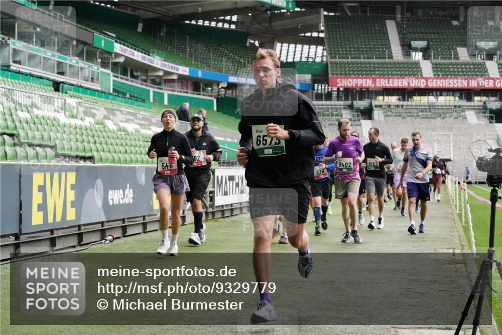 05.10.2025 - 20. swb-Marathon Bremen Michael Burmester http://msf.ph/oto/9329779 05.10.2025 13:01:31 Laufen im Stadion 58, 152, 156, 335, 428, 440, 488, 493, 546, 672, 979, 1082, 1238, 1273, 1361, 1732, 1759, 1893, 1933, 1973, 1996, 1998, 2096, 2102, 2196, 2235, 2245, 2330, 2369, 2433, 2446, 2555, 2565, 2661, 2706, 2712, 2796, 2918, 2991, 2995, 3208, 3209, 3360, 3387, 3604, 3662, 3663, 3673, 3877, 4086, 4128, 4263, 4329, 4364, 4618, 4882, 4947, 4980, 5011, 5048, 5080, 5121, 5150, 5309, 5414, 5557, 5570, 5580, 5727, 5731, 5752, 5985, 6082, 52, 1017 meine-sportfotos.de