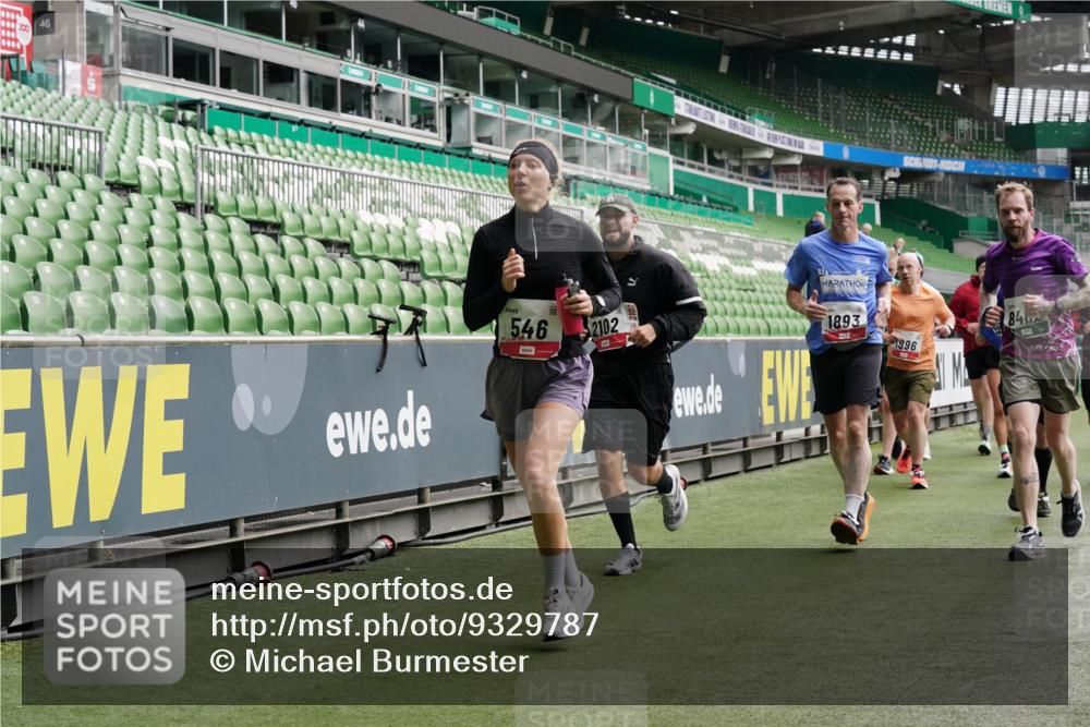 05.10.2025 - 20. swb-Marathon Bremen Michael Burmester http://msf.ph/oto/9329787 05.10.2025 13:01:33 Laufen im Stadion 58, 152, 156, 335, 428, 440, 488, 493, 546, 672, 979, 1082, 1238, 1273, 1361, 1732, 1759, 1893, 1933, 1973, 1996, 1998, 2096, 2102, 2196, 2235, 2245, 2330, 2369, 2433, 2555, 2565, 2661, 2706, 2712, 2796, 2918, 2991, 2995, 3053, 3208, 3209, 3360, 3387, 3604, 3662, 3663, 3673, 3877, 4086, 4128, 4263, 4329, 4364, 4618, 4882, 4947, 4980, 5011, 5048, 5080, 5121, 5150, 5309, 5414, 5557, 5570, 5580, 5727, 5731, 5752, 5985, 6082, 52 meine-sportfotos.de