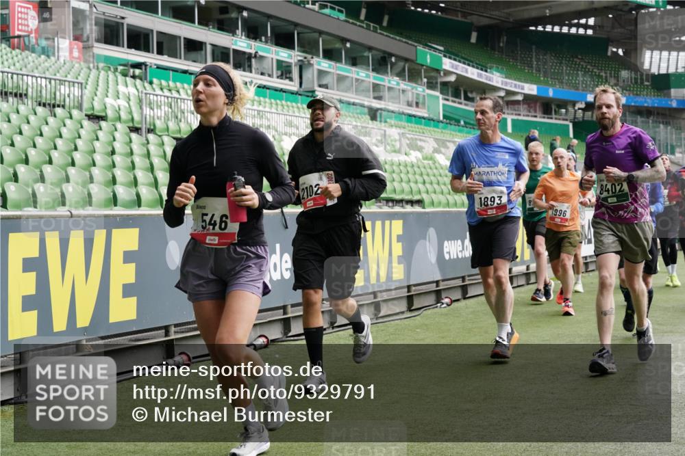 05.10.2025 - 20. swb-Marathon Bremen Michael Burmester http://msf.ph/oto/9329791 05.10.2025 13:01:33 Laufen im Stadion 58, 152, 156, 335, 428, 440, 488, 493, 546, 672, 979, 1082, 1238, 1273, 1361, 1732, 1759, 1893, 1933, 1973, 1996, 1998, 2096, 2102, 2196, 2235, 2245, 2330, 2369, 2433, 2555, 2565, 2661, 2706, 2712, 2796, 2918, 2991, 2995, 3053, 3208, 3209, 3360, 3387, 3604, 3662, 3663, 3673, 3877, 4086, 4128, 4263, 4329, 4364, 4618, 4882, 4947, 4980, 5011, 5048, 5080, 5121, 5150, 5309, 5414, 5557, 5570, 5580, 5727, 5731, 5752, 5985, 6082, 52 meine-sportfotos.de