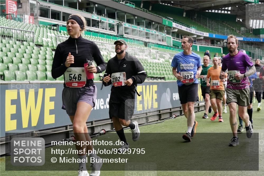 05.10.2025 - 20. swb-Marathon Bremen Michael Burmester http://msf.ph/oto/9329795 05.10.2025 13:01:33 Laufen im Stadion 58, 152, 156, 335, 428, 440, 488, 493, 546, 672, 979, 1082, 1238, 1273, 1361, 1732, 1759, 1893, 1933, 1973, 1996, 1998, 2096, 2102, 2196, 2235, 2245, 2330, 2369, 2433, 2555, 2565, 2661, 2706, 2712, 2796, 2918, 2991, 2995, 3053, 3208, 3209, 3360, 3387, 3604, 3662, 3663, 3673, 3877, 4086, 4128, 4263, 4329, 4364, 4618, 4882, 4947, 4980, 5011, 5048, 5080, 5121, 5150, 5309, 5414, 5557, 5570, 5580, 5727, 5731, 5752, 5985, 6082, 52 meine-sportfotos.de