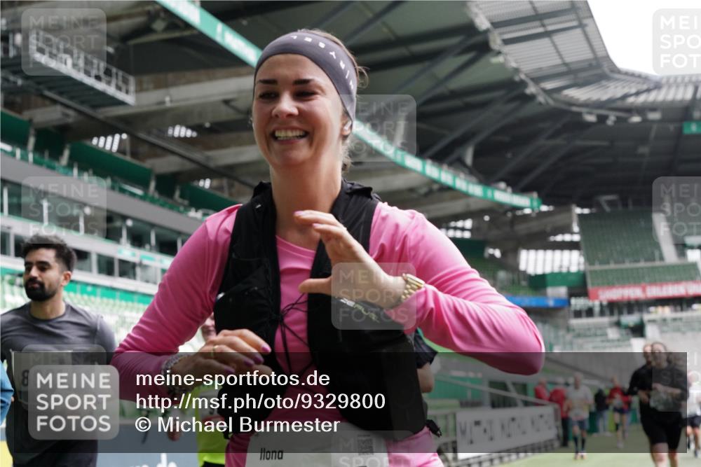 05.10.2025 - 20. swb-Marathon Bremen Michael Burmester http://msf.ph/oto/9329800 05.10.2025 12:59:33 Laufen im Stadion 27, 99, 219, 226, 667, 807, 978, 1043, 1516, 1525, 1548, 1598, 1711, 1843, 1854, 2663, 2782, 2797, 2866, 2941, 2945, 3086, 3087, 3141, 3592, 3747, 3888, 4113, 4220, 4380, 4395, 4486, 4536, 4827, 4909, 4967, 5123, 5493, 5510, 5530, 5584, 5722, 5891, 6030, 6374, 6439, 6561, 6624, 6882, 7169, 7185, 7201, 7262, 7295, 7311, 7312, 7398, 7421, 7467, 7511, 7550, 7679, 7906, 7929, 8097, 8214, 8247, 8258, 8355, 8372, 8485, 8699, 8981, 9024, 9072, 10526, 586, 1229 meine-sportfotos.de
