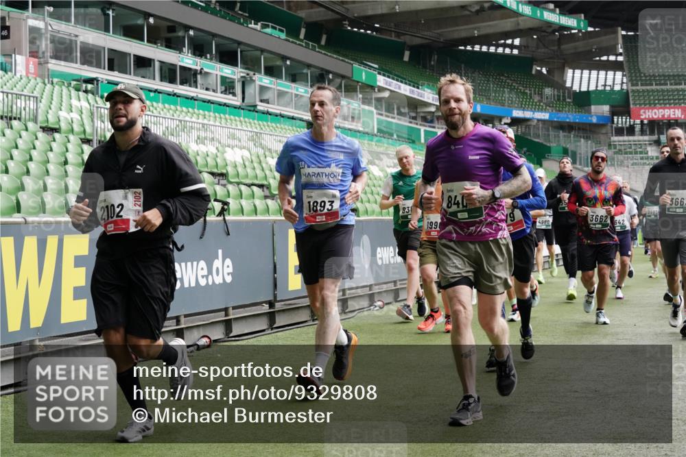 05.10.2025 - 20. swb-Marathon Bremen Michael Burmester http://msf.ph/oto/9329808 05.10.2025 13:01:34 Laufen im Stadion 58, 152, 156, 335, 428, 440, 488, 493, 546, 672, 979, 1082, 1238, 1273, 1361, 1732, 1759, 1893, 1933, 1973, 1996, 1998, 2096, 2102, 2196, 2235, 2245, 2330, 2369, 2433, 2555, 2565, 2661, 2706, 2712, 2796, 2918, 2991, 2995, 3053, 3208, 3209, 3360, 3387, 3662, 3663, 3673, 3877, 4086, 4128, 4263, 4329, 4364, 4409, 4618, 4882, 4947, 4980, 5011, 5048, 5080, 5121, 5150, 5309, 5414, 5557, 5570, 5580, 5727, 5731, 5752, 5934, 5985, 6082, 52 meine-sportfotos.de