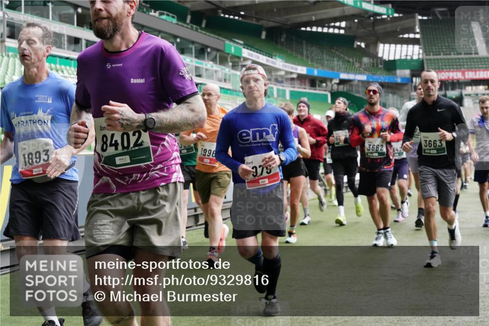 05.10.2025 - 20. swb-Marathon Bremen Michael Burmester http://msf.ph/oto/9329816 05.10.2025 13:01:35 Laufen im Stadion 58, 152, 156, 335, 428, 440, 488, 493, 546, 672, 979, 1082, 1238, 1273, 1361, 1732, 1759, 1893, 1933, 1973, 1996, 1998, 2096, 2102, 2196, 2235, 2245, 2330, 2369, 2433, 2555, 2565, 2661, 2706, 2712, 2796, 2918, 2991, 2995, 3053, 3208, 3209, 3360, 3387, 3662, 3663, 3673, 3877, 4086, 4128, 4263, 4329, 4364, 4409, 4618, 4882, 4947, 4980, 5011, 5048, 5080, 5121, 5150, 5309, 5414, 5557, 5570, 5580, 5727, 5731, 5752, 5934, 5985, 6082, 52 meine-sportfotos.de