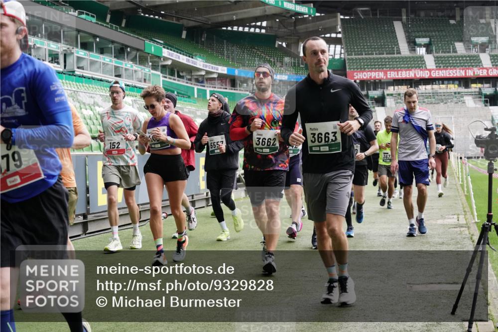 05.10.2025 - 20. swb-Marathon Bremen Michael Burmester http://msf.ph/oto/9329828 05.10.2025 13:01:36 Laufen im Stadion 58, 152, 156, 335, 428, 440, 488, 493, 546, 672, 979, 1082, 1238, 1273, 1361, 1732, 1759, 1893, 1933, 1973, 1996, 1998, 2096, 2102, 2196, 2235, 2245, 2330, 2369, 2433, 2555, 2565, 2661, 2706, 2712, 2796, 2918, 2991, 2995, 3053, 3208, 3209, 3360, 3387, 3662, 3663, 3673, 3877, 4086, 4128, 4263, 4329, 4364, 4409, 4618, 4882, 4947, 4980, 5048, 5080, 5121, 5150, 5309, 5414, 5557, 5570, 5580, 5727, 5731, 5752, 5934, 5985, 6082, 52 meine-sportfotos.de