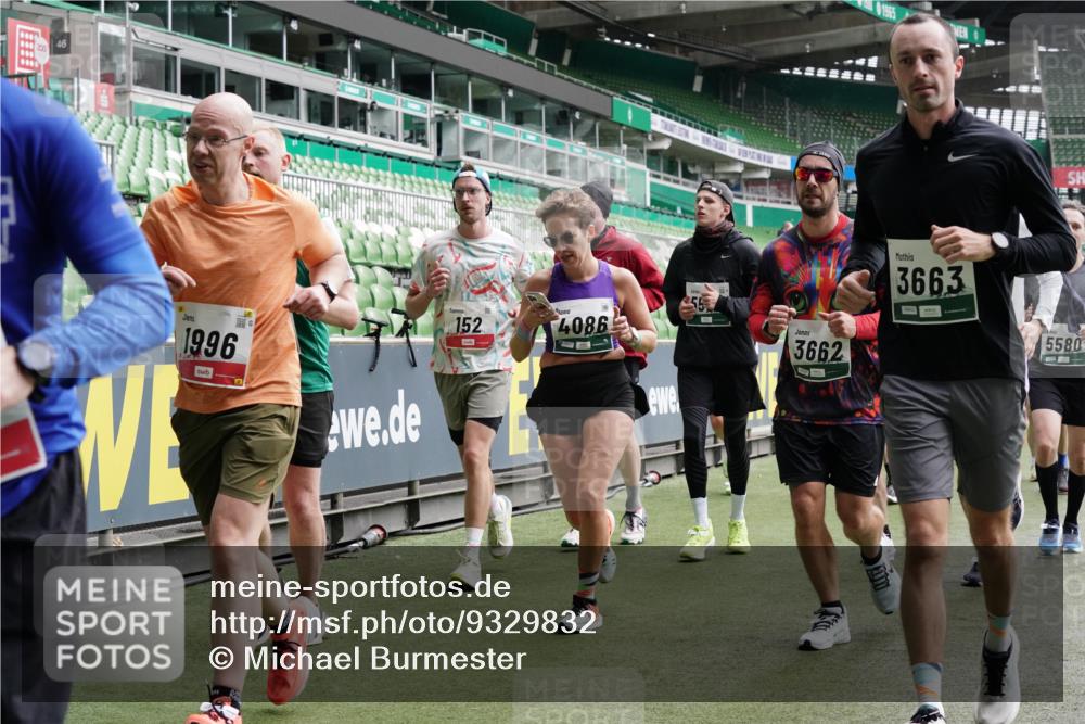 05.10.2025 - 20. swb-Marathon Bremen Michael Burmester http://msf.ph/oto/9329832 05.10.2025 13:01:37 Laufen im Stadion 58, 152, 156, 335, 428, 440, 488, 493, 546, 672, 979, 1082, 1238, 1273, 1361, 1732, 1759, 1893, 1933, 1973, 1996, 1998, 2096, 2102, 2196, 2235, 2245, 2330, 2369, 2433, 2555, 2565, 2661, 2706, 2712, 2796, 2918, 2991, 2995, 3053, 3208, 3209, 3387, 3662, 3663, 3673, 3877, 4086, 4128, 4263, 4329, 4364, 4409, 4618, 4705, 4882, 4947, 4980, 5048, 5080, 5121, 5150, 5309, 5414, 5557, 5570, 5580, 5727, 5731, 5752, 5934, 5985, 6082 meine-sportfotos.de