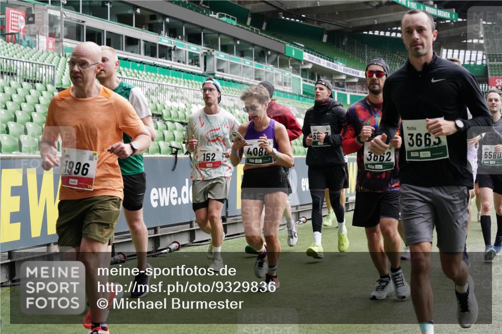 05.10.2025 - 20. swb-Marathon Bremen Michael Burmester http://msf.ph/oto/9329836 05.10.2025 13:01:37 Laufen im Stadion 58, 152, 156, 335, 428, 440, 488, 493, 546, 672, 979, 1082, 1238, 1273, 1361, 1732, 1759, 1893, 1933, 1973, 1996, 1998, 2096, 2102, 2196, 2235, 2245, 2330, 2369, 2433, 2555, 2565, 2661, 2706, 2712, 2796, 2918, 2991, 2995, 3053, 3208, 3209, 3387, 3662, 3663, 3673, 3877, 4086, 4128, 4263, 4329, 4364, 4409, 4618, 4705, 4882, 4947, 4980, 5048, 5080, 5121, 5150, 5309, 5414, 5557, 5570, 5580, 5727, 5731, 5752, 5934, 5985, 6082 meine-sportfotos.de