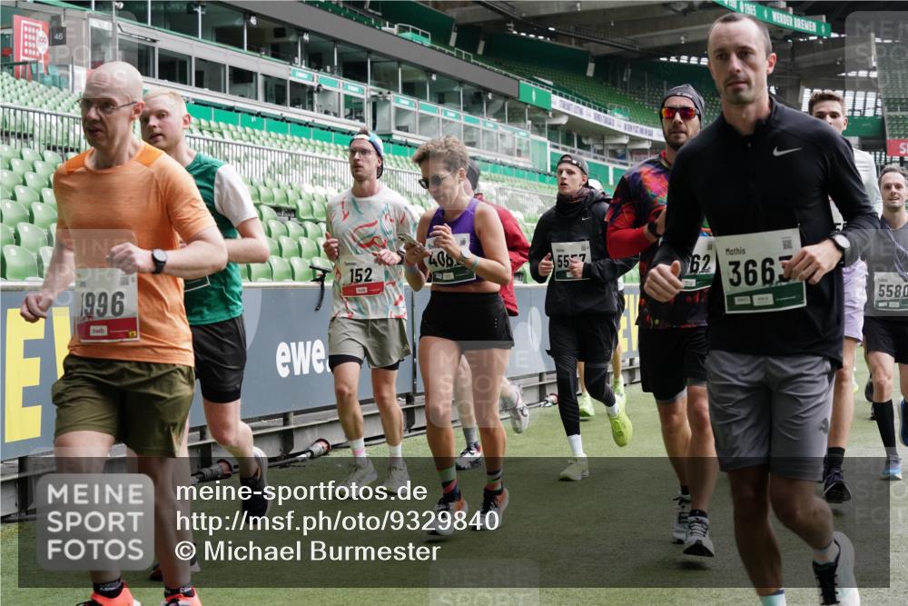 05.10.2025 - 20. swb-Marathon Bremen Michael Burmester http://msf.ph/oto/9329840 05.10.2025 13:01:37 Laufen im Stadion 58, 152, 156, 335, 428, 440, 488, 493, 546, 672, 979, 1082, 1238, 1273, 1361, 1732, 1759, 1893, 1933, 1973, 1996, 1998, 2096, 2102, 2196, 2235, 2245, 2330, 2369, 2433, 2555, 2565, 2661, 2706, 2712, 2796, 2918, 2991, 2995, 3053, 3208, 3209, 3387, 3662, 3663, 3673, 3877, 4086, 4128, 4263, 4329, 4364, 4409, 4618, 4705, 4882, 4947, 4980, 5048, 5080, 5121, 5150, 5309, 5414, 5557, 5570, 5580, 5727, 5731, 5752, 5934, 5985, 6082 meine-sportfotos.de