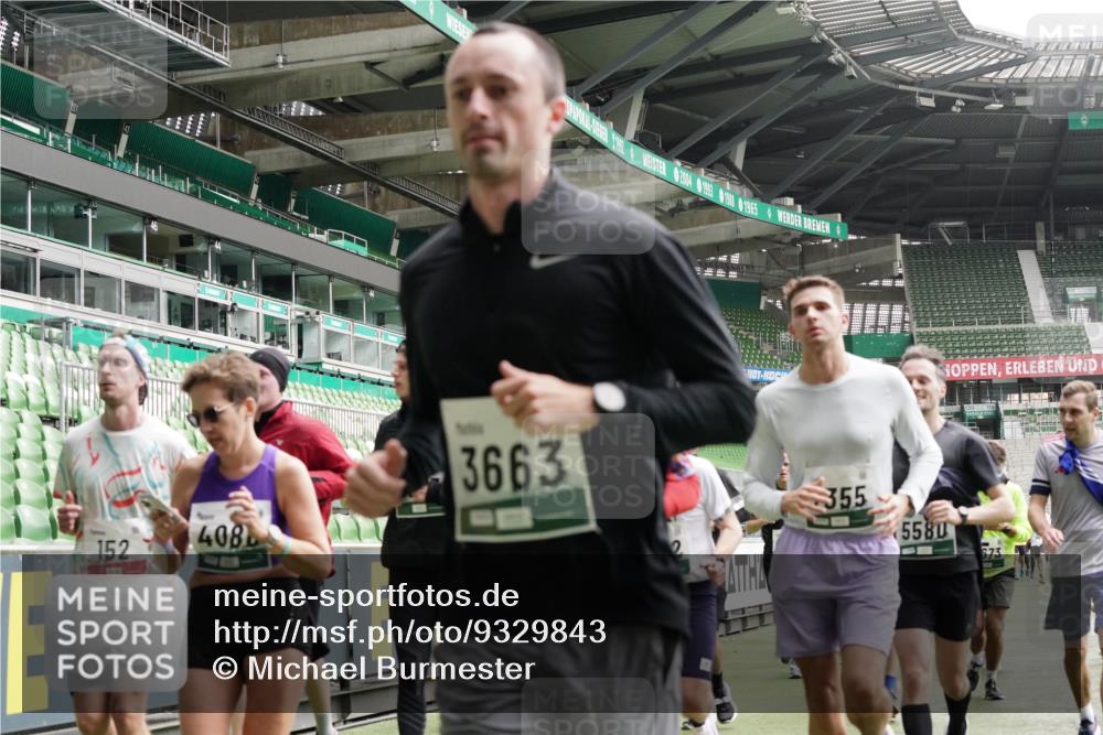 05.10.2025 - 20. swb-Marathon Bremen Michael Burmester http://msf.ph/oto/9329843 05.10.2025 13:01:37 Laufen im Stadion 58, 152, 156, 335, 428, 440, 488, 493, 546, 672, 979, 1082, 1238, 1273, 1361, 1732, 1759, 1893, 1933, 1973, 1996, 1998, 2096, 2102, 2196, 2235, 2245, 2330, 2369, 2433, 2555, 2565, 2661, 2706, 2712, 2796, 2918, 2991, 2995, 3053, 3208, 3209, 3387, 3662, 3663, 3673, 3877, 4086, 4128, 4263, 4329, 4364, 4409, 4618, 4705, 4882, 4947, 4980, 5048, 5080, 5121, 5150, 5309, 5414, 5557, 5570, 5580, 5727, 5731, 5752, 5934, 5985, 6082 meine-sportfotos.de