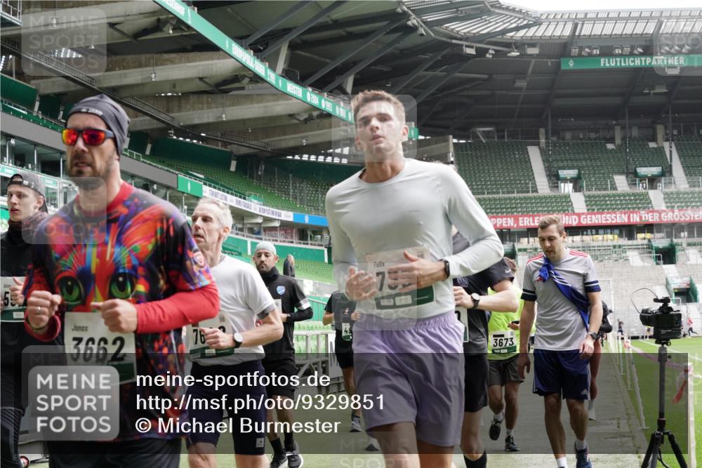 05.10.2025 - 20. swb-Marathon Bremen Michael Burmester http://msf.ph/oto/9329851 05.10.2025 13:01:38 Laufen im Stadion 58, 152, 156, 335, 428, 440, 488, 493, 546, 672, 772, 979, 1030, 1082, 1238, 1273, 1361, 1732, 1759, 1893, 1933, 1973, 1996, 1998, 2096, 2102, 2196, 2235, 2245, 2330, 2369, 2433, 2555, 2565, 2661, 2712, 2796, 2910, 2918, 2991, 2995, 3053, 3206, 3208, 3209, 3387, 3662, 3663, 3673, 3877, 4086, 4128, 4263, 4329, 4364, 4409, 4618, 4705, 4882, 4947, 4980, 5048, 5080, 5121, 5150, 5309, 5414, 5557, 5570, 5580, 5727, 5731, 5752, 5934, 5985, 6082, 6157 meine-sportfotos.de