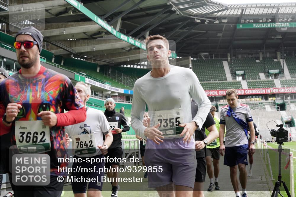 05.10.2025 - 20. swb-Marathon Bremen Michael Burmester http://msf.ph/oto/9329855 05.10.2025 13:01:38 Laufen im Stadion 58, 152, 156, 335, 428, 440, 488, 493, 546, 672, 772, 979, 1030, 1082, 1238, 1273, 1361, 1732, 1759, 1893, 1933, 1973, 1996, 1998, 2096, 2102, 2196, 2235, 2245, 2330, 2369, 2433, 2555, 2565, 2661, 2712, 2796, 2910, 2918, 2991, 2995, 3053, 3206, 3208, 3209, 3387, 3662, 3663, 3673, 3877, 4086, 4128, 4263, 4329, 4364, 4409, 4618, 4705, 4882, 4947, 4980, 5048, 5080, 5121, 5150, 5309, 5414, 5557, 5570, 5580, 5727, 5731, 5752, 5934, 5985, 6082, 6157 meine-sportfotos.de