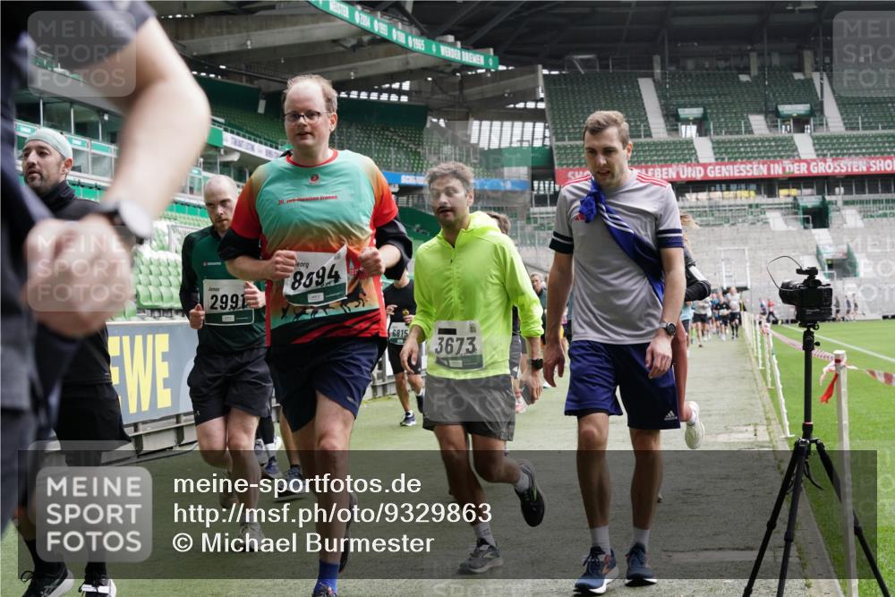 05.10.2025 - 20. swb-Marathon Bremen Michael Burmester http://msf.ph/oto/9329863 05.10.2025 13:01:40 Laufen im Stadion 58, 152, 156, 335, 428, 440, 488, 493, 546, 672, 772, 979, 1030, 1082, 1238, 1273, 1348, 1361, 1452, 1732, 1759, 1893, 1933, 1973, 1996, 1998, 2096, 2102, 2196, 2235, 2245, 2330, 2433, 2555, 2565, 2712, 2796, 2910, 2918, 2991, 2995, 3053, 3206, 3208, 3209, 3387, 3662, 3663, 3673, 3877, 4017, 4018, 4086, 4128, 4329, 4364, 4409, 4618, 4705, 4882, 4947, 4980, 5048, 5080, 5121, 5150, 5309, 5414, 5557, 5570, 5580, 5727, 5731, 5752, 5934, 5985, 6082, 6157 meine-sportfotos.de