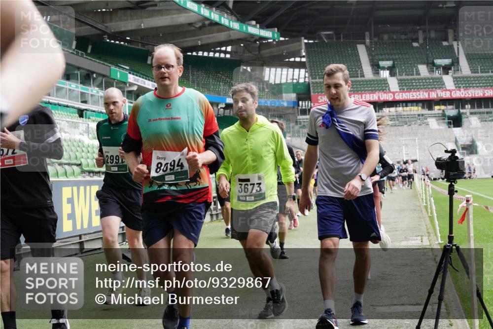 05.10.2025 - 20. swb-Marathon Bremen Michael Burmester http://msf.ph/oto/9329867 05.10.2025 13:01:40 Laufen im Stadion 58, 152, 156, 335, 428, 440, 488, 493, 546, 672, 772, 979, 1030, 1082, 1238, 1273, 1348, 1361, 1452, 1732, 1759, 1893, 1933, 1973, 1996, 1998, 2096, 2102, 2196, 2235, 2245, 2330, 2433, 2555, 2565, 2712, 2796, 2910, 2918, 2991, 2995, 3053, 3206, 3208, 3209, 3387, 3662, 3663, 3673, 3877, 4017, 4018, 4086, 4128, 4329, 4364, 4409, 4618, 4705, 4882, 4947, 4980, 5048, 5080, 5121, 5150, 5309, 5414, 5557, 5570, 5580, 5727, 5731, 5752, 5934, 5985, 6082, 6157 meine-sportfotos.de