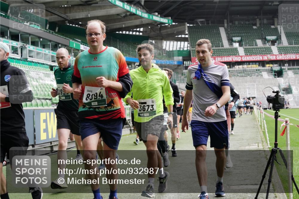 05.10.2025 - 20. swb-Marathon Bremen Michael Burmester http://msf.ph/oto/9329871 05.10.2025 13:01:40 Laufen im Stadion 58, 152, 156, 335, 428, 440, 488, 493, 546, 672, 772, 979, 1030, 1082, 1238, 1273, 1348, 1361, 1452, 1732, 1759, 1893, 1933, 1973, 1996, 1998, 2096, 2102, 2196, 2235, 2245, 2330, 2433, 2555, 2565, 2712, 2796, 2910, 2918, 2991, 2995, 3053, 3206, 3208, 3209, 3387, 3662, 3663, 3673, 3877, 4017, 4018, 4086, 4128, 4329, 4364, 4409, 4618, 4705, 4882, 4947, 4980, 5048, 5080, 5121, 5150, 5309, 5414, 5557, 5570, 5580, 5727, 5731, 5752, 5934, 5985, 6082, 6157 meine-sportfotos.de
