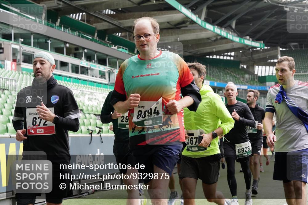 05.10.2025 - 20. swb-Marathon Bremen Michael Burmester http://msf.ph/oto/9329875 05.10.2025 13:01:40 Laufen im Stadion 58, 152, 156, 335, 428, 440, 488, 493, 546, 672, 772, 979, 1030, 1082, 1238, 1273, 1348, 1361, 1452, 1732, 1759, 1893, 1933, 1973, 1996, 1998, 2096, 2102, 2196, 2235, 2245, 2330, 2433, 2555, 2565, 2712, 2796, 2910, 2918, 2991, 2995, 3053, 3206, 3208, 3209, 3387, 3662, 3663, 3673, 3877, 4017, 4018, 4086, 4128, 4329, 4364, 4409, 4618, 4705, 4882, 4947, 4980, 5048, 5080, 5121, 5150, 5309, 5414, 5557, 5570, 5580, 5727, 5731, 5752, 5934, 5985, 6082, 6157 meine-sportfotos.de