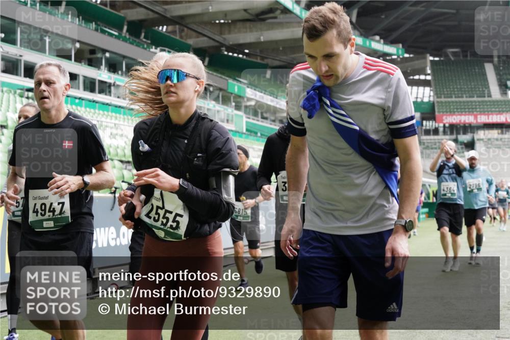 05.10.2025 - 20. swb-Marathon Bremen Michael Burmester http://msf.ph/oto/9329890 05.10.2025 13:01:42 Laufen im Stadion 58, 152, 156, 335, 428, 440, 488, 493, 546, 672, 772, 979, 1030, 1082, 1238, 1256, 1273, 1348, 1361, 1452, 1732, 1759, 1856, 1893, 1933, 1996, 2096, 2102, 2235, 2245, 2330, 2433, 2555, 2565, 2712, 2796, 2910, 2912, 2918, 2991, 2995, 3053, 3206, 3208, 3209, 3387, 3525, 3526, 3662, 3663, 3673, 3877, 4017, 4018, 4086, 4128, 4329, 4364, 4409, 4618, 4705, 4882, 4947, 4980, 5048, 5080, 5121, 5150, 5309, 5414, 5557, 5570, 5580, 5727, 5731, 5752, 5934, 5985, 6082, 6157 meine-sportfotos.de