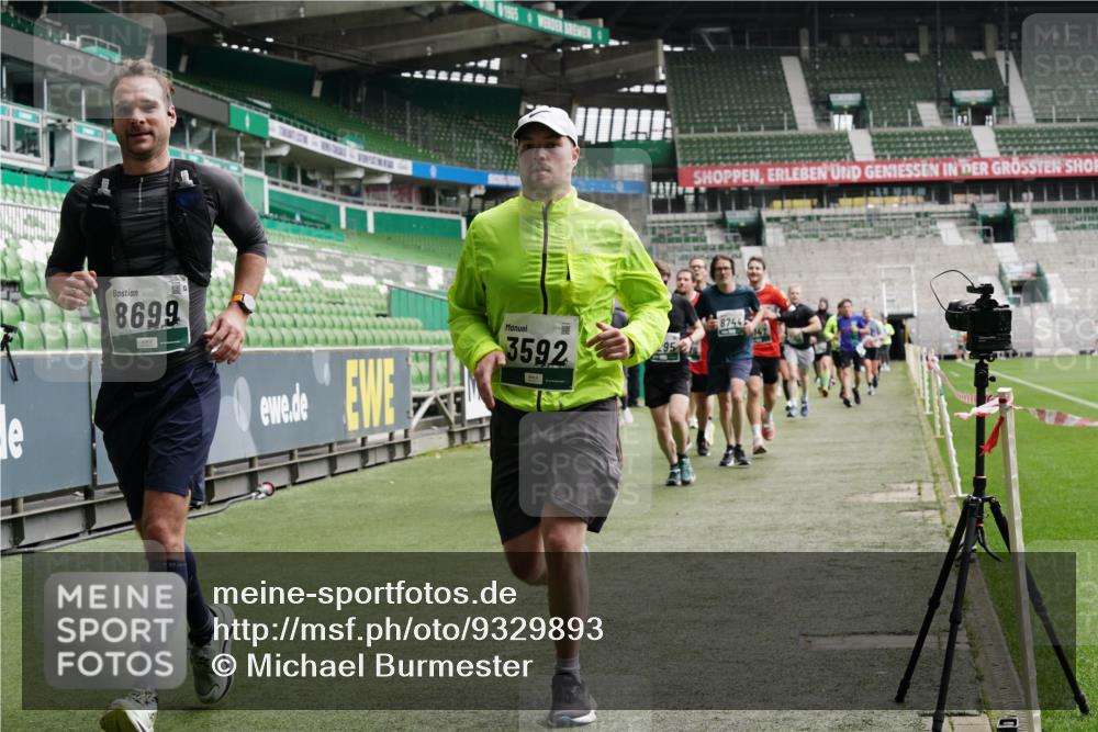 05.10.2025 - 20. swb-Marathon Bremen Michael Burmester http://msf.ph/oto/9329893 05.10.2025 12:59:44 Laufen im Stadion 27, 99, 226, 667, 807, 860, 954, 978, 1043, 1516, 1525, 1548, 1598, 1711, 1843, 1854, 2609, 2663, 2782, 2866, 2941, 2945, 3086, 3087, 3104, 3169, 3230, 3592, 3747, 3783, 3888, 4181, 4220, 4380, 4395, 4486, 4536, 4824, 4827, 5493, 5510, 5530, 6030, 6126, 6374, 6439, 6536, 6674, 6881, 6882, 7169, 7201, 7262, 7295, 7307, 7398, 7421, 7467, 7511, 7537, 7598, 7679, 7906, 7929, 8097, 8214, 8258, 8372, 8485, 8699, 8981, 9024, 9072, 10526, 219, 586, 667, 1229 meine-sportfotos.de