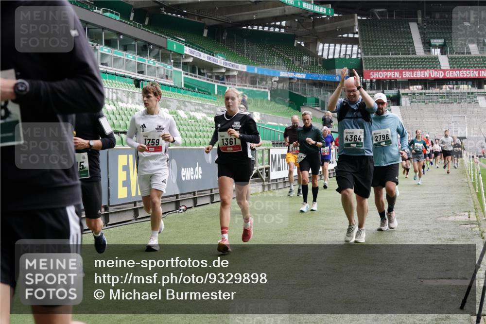 05.10.2025 - 20. swb-Marathon Bremen Michael Burmester http://msf.ph/oto/9329898 05.10.2025 13:01:43 Laufen im Stadion 58, 152, 156, 335, 428, 440, 488, 493, 546, 672, 772, 979, 1030, 1082, 1238, 1256, 1273, 1348, 1361, 1452, 1732, 1759, 1856, 1893, 1933, 1996, 2096, 2102, 2235, 2245, 2330, 2433, 2555, 2565, 2712, 2796, 2910, 2912, 2918, 2991, 2995, 3053, 3206, 3208, 3209, 3387, 3525, 3526, 3662, 3663, 3673, 3877, 4017, 4018, 4086, 4128, 4329, 4364, 4409, 4618, 4705, 4882, 4947, 4980, 5048, 5080, 5121, 5150, 5309, 5414, 5557, 5570, 5580, 5727, 5731, 5752, 5934, 5985, 6082, 6157 meine-sportfotos.de