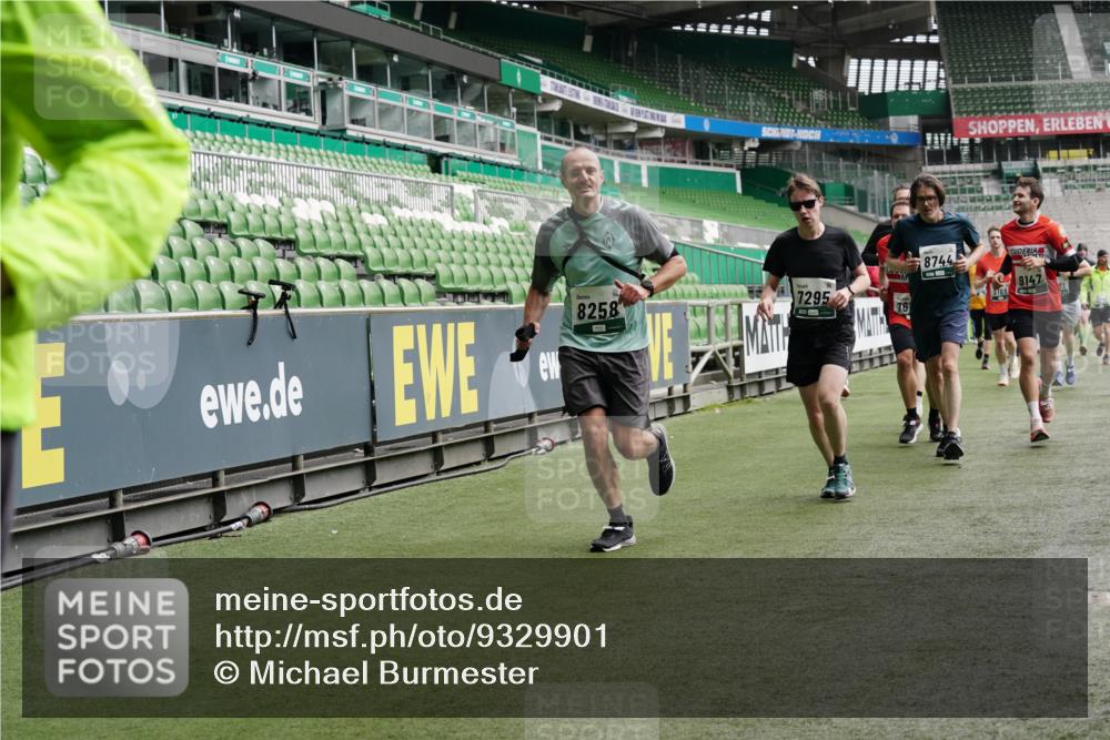 05.10.2025 - 20. swb-Marathon Bremen Michael Burmester http://msf.ph/oto/9329901 05.10.2025 12:59:45 Laufen im Stadion 27, 99, 226, 807, 860, 954, 978, 1043, 1516, 1525, 1548, 1598, 1711, 1843, 1854, 2609, 2663, 2782, 2866, 2941, 2945, 3086, 3087, 3104, 3169, 3230, 3592, 3747, 3783, 3888, 4181, 4220, 4380, 4395, 4486, 4536, 4824, 4827, 5493, 5510, 5530, 6030, 6126, 6374, 6439, 6536, 6674, 6881, 7201, 7262, 7295, 7307, 7398, 7421, 7467, 7511, 7537, 7598, 7679, 7906, 7929, 8097, 8214, 8258, 8372, 8485, 8699, 8981, 9024, 9072, 10526, 219, 586, 667, 1229 meine-sportfotos.de